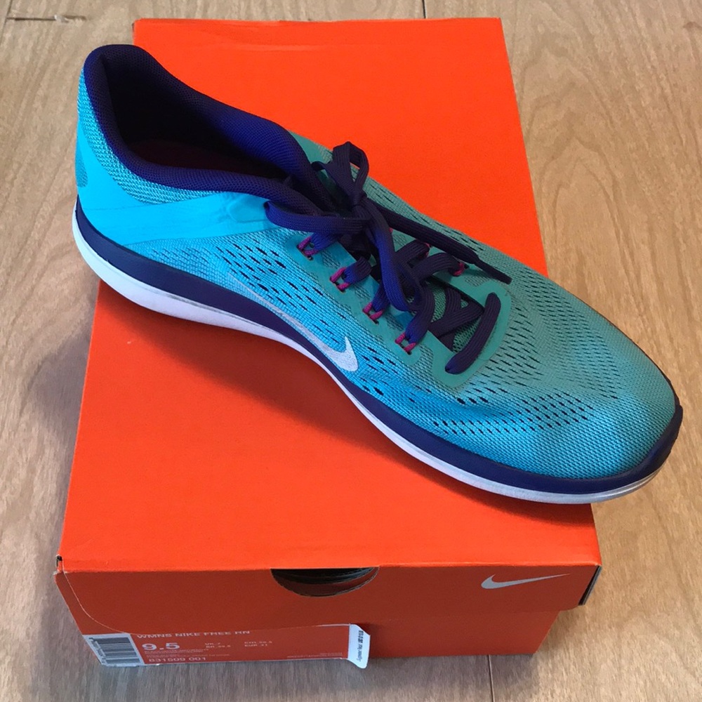 WMNS Nike Free RN